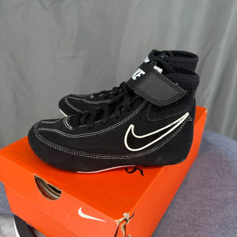 Nike Speedsweep VII GS Wrestling Shoes Kids Size 1Y‎ Black White 366684-001
